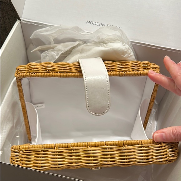 Tan Woven Modern Picnic Purse Insulated - Picture 3 of 3